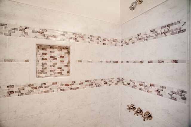 details featuring a tile shower