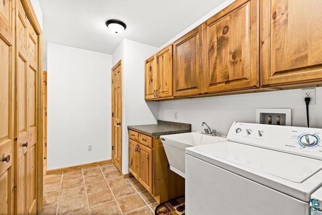 laundry area featuring cabinet space, washer / clothes dryer, baseboards, and a sink