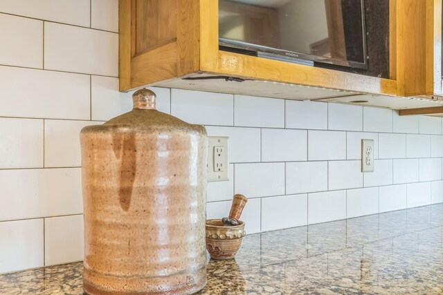 kitchen view of tasteful backsplash