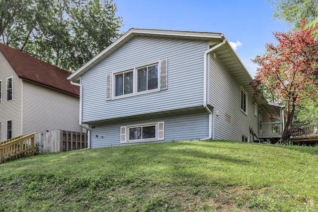 184 Baker St E, Saint Paul, MN 55107 - rear view of property featuring a wooden deck