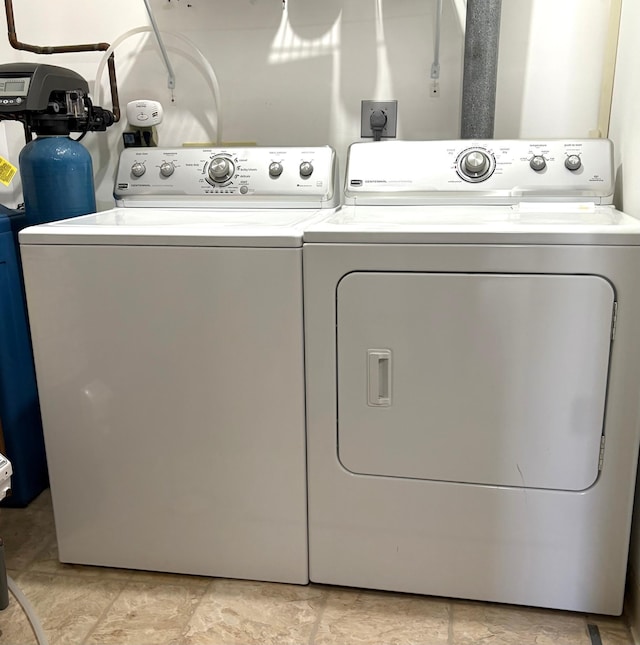 washroom featuring washer and clothes dryer