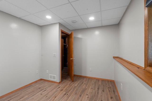 7165 Upper 157th St W, Apple Valley, MN 55124 - empty room featuring light wood-style flooring, baseboards, recessed lighting, a smoke detector, and a paneled ceiling
