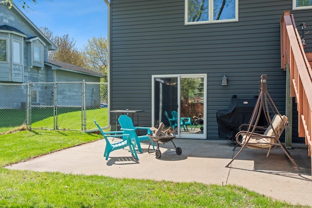7165 Upper 157th St W, Apple Valley, MN 55124 - rear view of house with a patio area and a gate