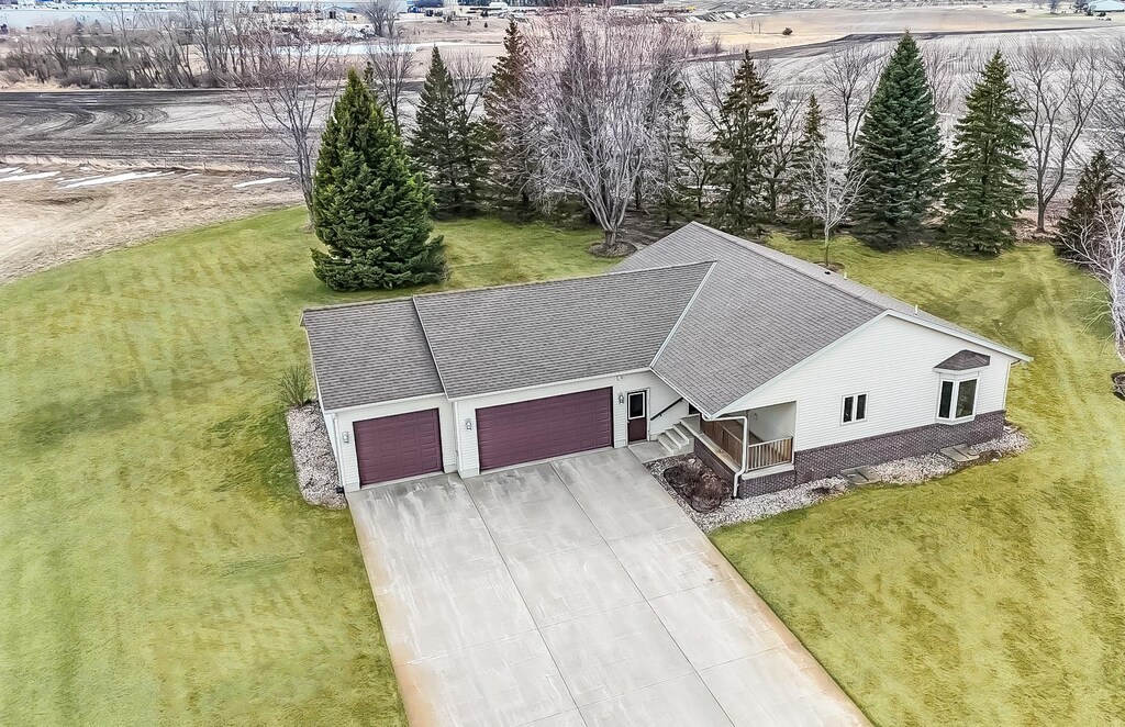 46377 Sunset Ct, Morris, MN 56267 - photo 1