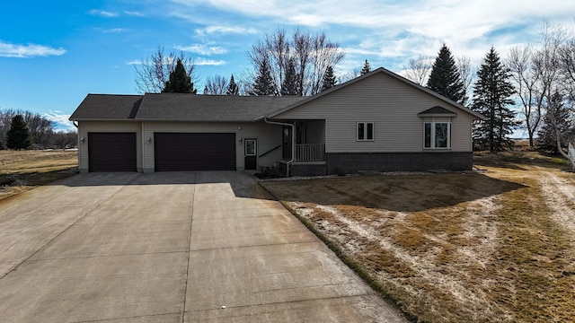 46377 Sunset Ct, Morris, MN 56267 - ranch-style house featuring a garage and driveway
