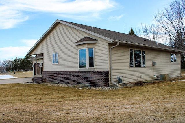 46377 Sunset Ct, Morris, MN 56267 - view of home's exterior featuring central AC and a yard