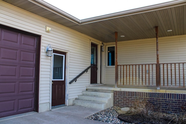 46377 Sunset Ct, Morris, MN 56267 - entrance to property featuring covered porch and a garage