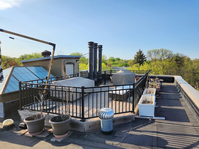438 Portland Ave Unit 7, Saint Paul, MN 55102 - rear view of house featuring fence