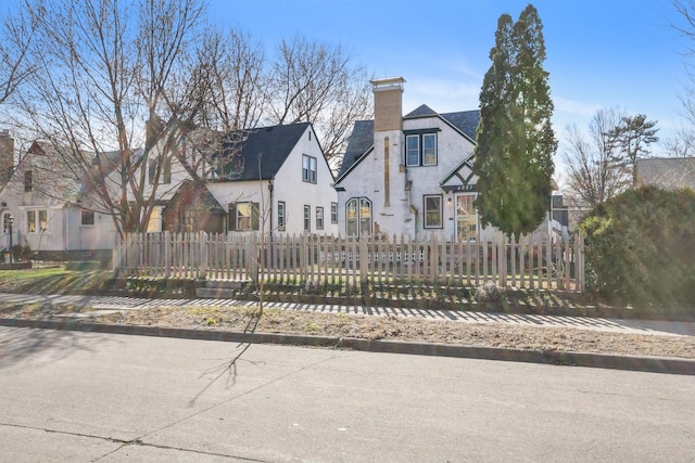 view of front of property with a fenced front yard