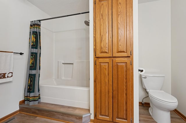 full bathroom with toilet, shower / bathtub combination with curtain, baseboards, wood finished floors, and visible vents
