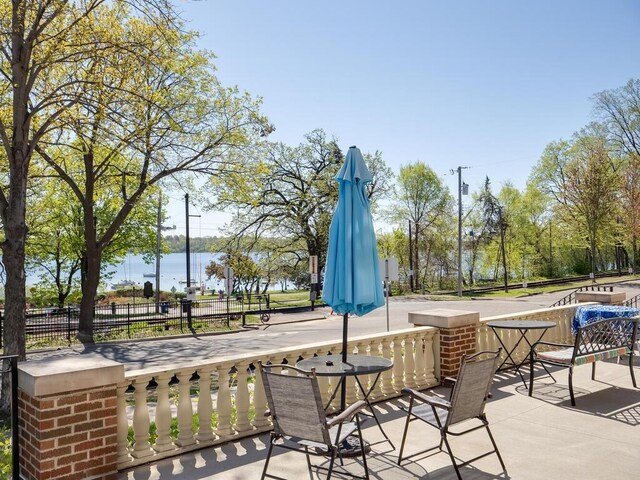 4136 Queen Ave S Unit 108, Minneapolis, MN 55410 - surrounding community with fence, a water view, and a patio area