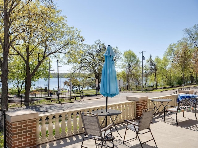 4136 Queen Ave S Unit 108, Minneapolis, MN 55410 - view of community featuring a water view and a patio