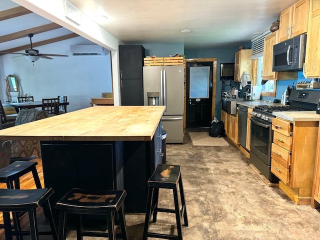 kitchen with a wall mounted AC, a ceiling fan, gas range, stainless steel refrigerator with ice dispenser, and dishwashing machine
