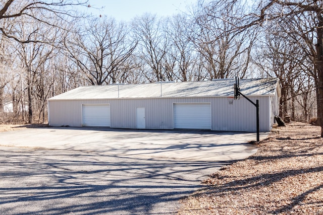 view of detached garage