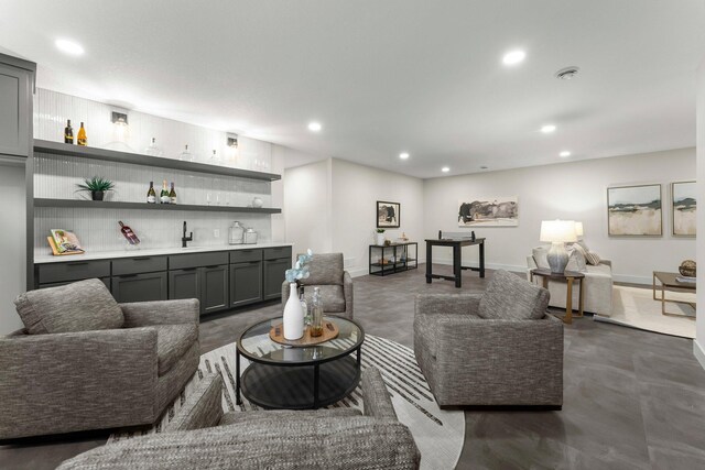 5012 Hankerson Ave, Edina, MN 55436 - living area featuring wet bar and recessed lighting