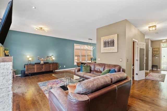 222 Ridgewood Ave, Minneapolis, MN 55403 - living area featuring wood finished floors and baseboards