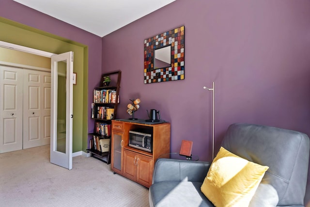 222 Ridgewood Ave, Minneapolis, MN 55403 - living area featuring light carpet and baseboards