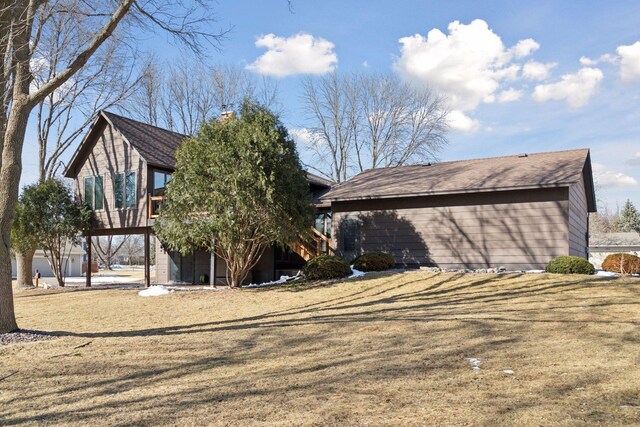 1001 Gramsey Pl, Burnsville, MN 55306 - rear view of property featuring a lawn