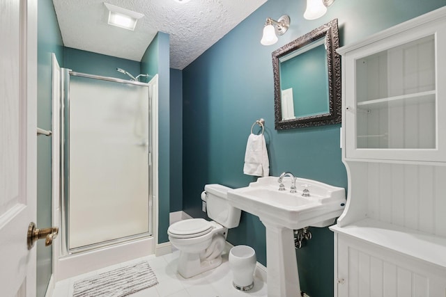 full bath featuring toilet, tile patterned floors, a shower stall, and baseboards