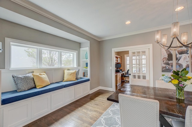 interior space with an inviting chandelier, light wood-style floors, recessed lighting, baseboards, and ornamental molding