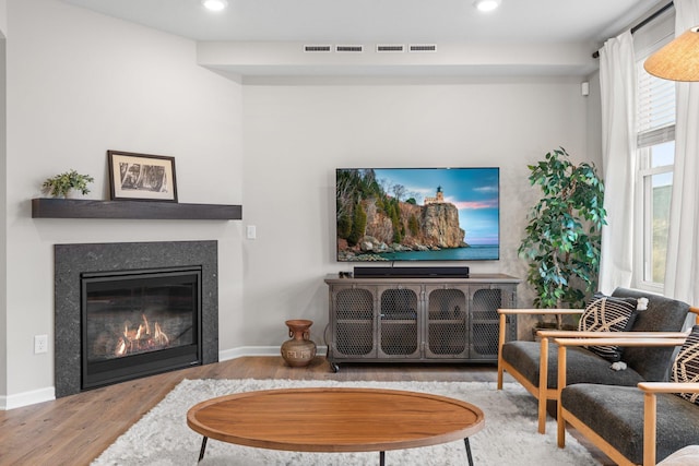 living area with baseboards, recessed lighting, and wood finished floors