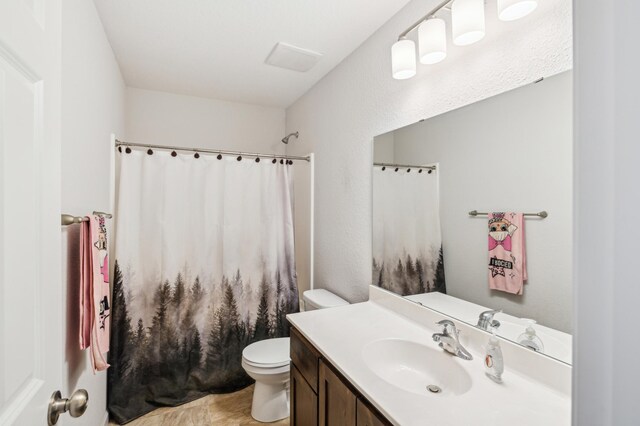 full bathroom with toilet, vanity, and a shower with curtain