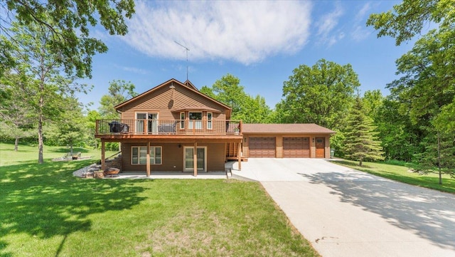 12468 Hermosa Beach Rd NW, Alexandria, MN 56308 - view of front facade featuring a deck and a front lawn