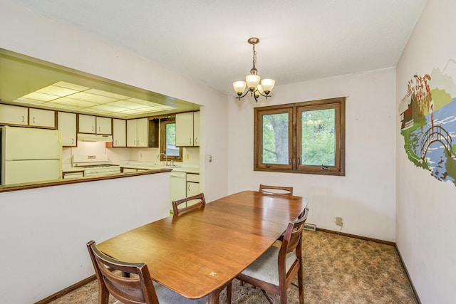 980 Carlton Dr, Shoreview, MN 55126 - dining space featuring a chandelier and baseboards