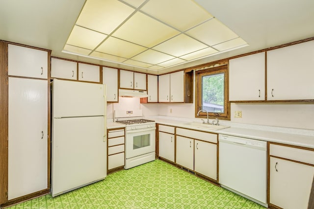 980 Carlton Dr, Shoreview, MN 55126 - kitchen featuring white appliances, a sink, light floors, light countertops, and a paneled ceiling