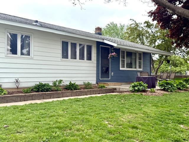 106 Mcphail Ave N, Caledonia, MN 55921 - ranch-style home featuring a front lawn and a chimney