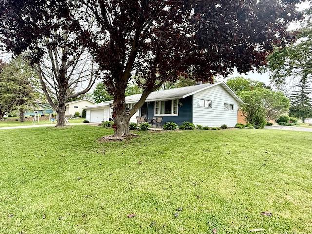 106 Mcphail Ave N, Caledonia, MN 55921 - ranch-style home with a front lawn and a garage