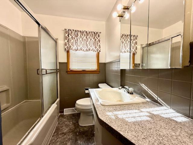 106 Mcphail Ave N, Caledonia, MN 55921 - full bath featuring vanity, shower / bath combination with glass door, and a wainscoted wall