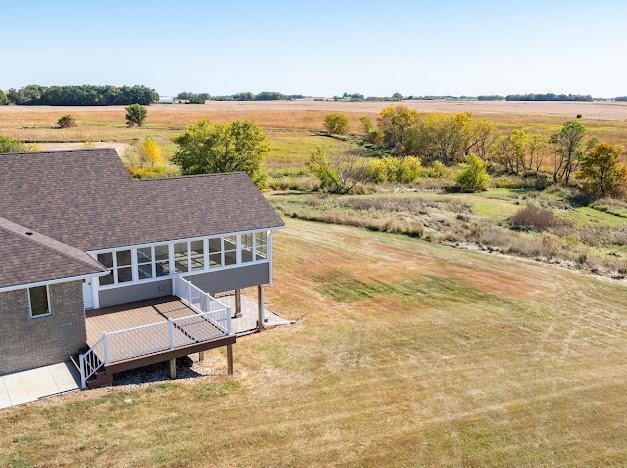 birds eye view of property featuring a rural view
