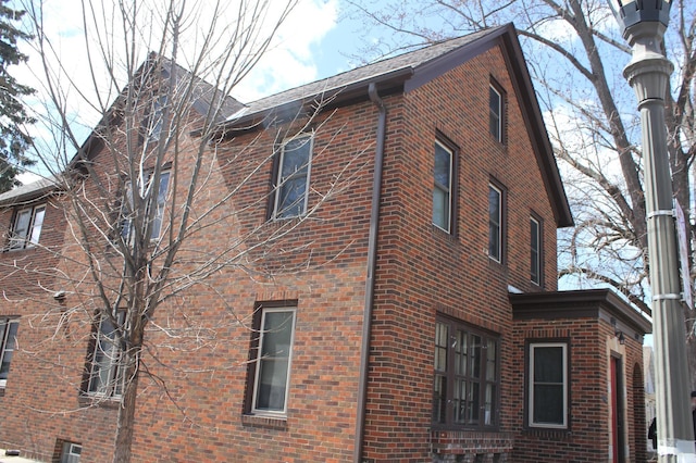 696 Hawthorne Ave E, Saint Paul, MN 55106 - view of side of property featuring brick siding