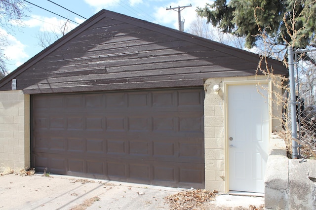696 Hawthorne Ave E, Saint Paul, MN 55106 - view of garage