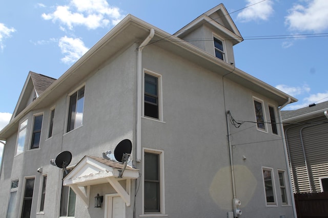 697 Cook Ave E, Saint Paul, MN 55106 - view of home's exterior with stucco siding