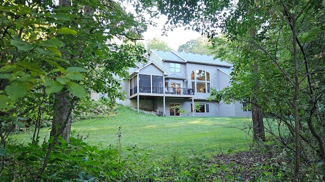 1125 Riverwood Dr SW, Oronoco, MN 55960 - back of property with a sunroom and a yard