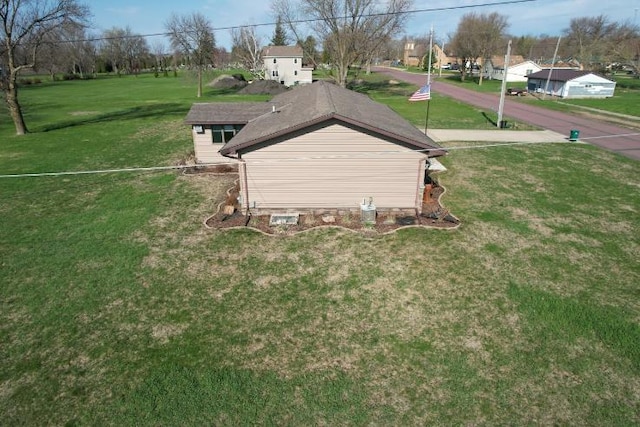 view of green lawn featuring a residential view