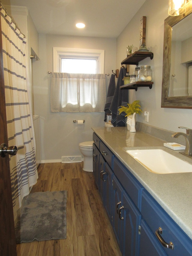 1211 Diagonal Rd, Worthington, MN 56187 - bathroom with toilet, wood finished floors, vanity, recessed lighting, and a shower with curtain