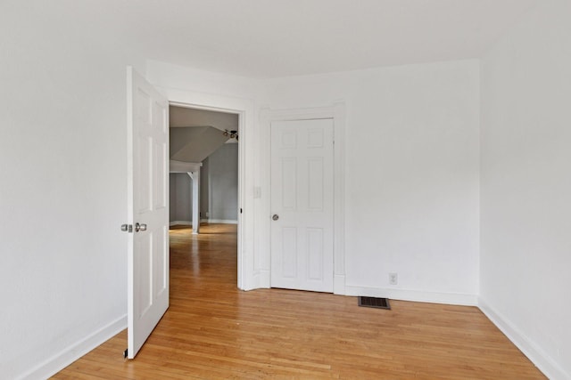 1208 University Ave NE, Minneapolis, MN 55413 - spare room with light wood-type flooring and baseboards