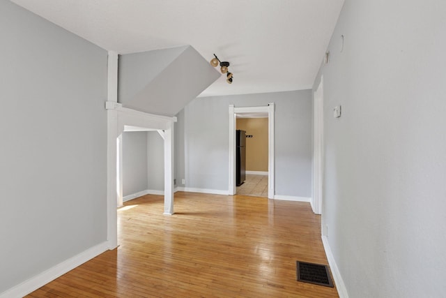 1208 University Ave NE, Minneapolis, MN 55413 - bonus room with light wood finished floors and baseboards