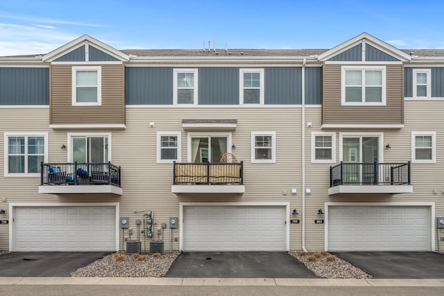 view of front of home with an attached garage and driveway