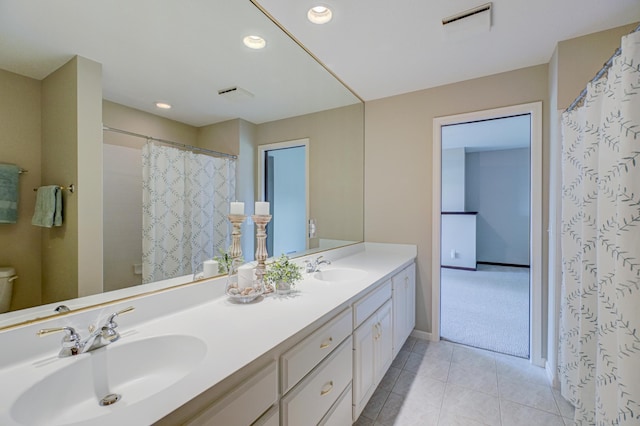 926 Kohlman Ln, Maplewood, MN 55109 - bathroom featuring double vanity, tile patterned floors, recessed lighting, and curtained shower