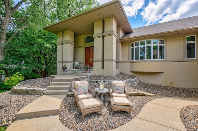 926 Kohlman Ln, Maplewood, MN 55109 - doorway to property with stucco siding