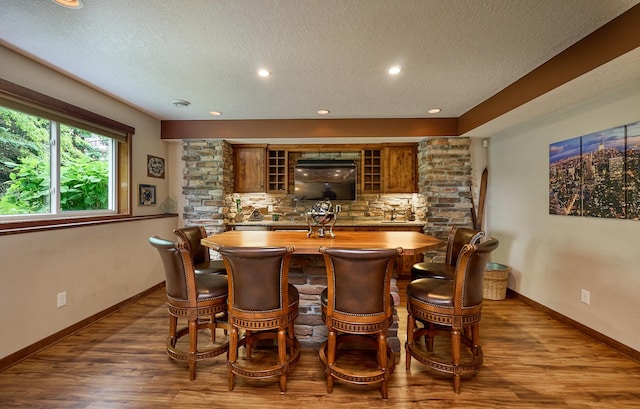 17299 66th Pl N, Maple Grove, MN 55311 - indoor wet bar featuring a textured ceiling, wood finished floors, and recessed lighting
