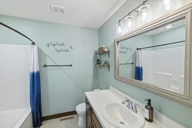 1030 Bellaire Blvd NW, Isanti, MN 55040 - full bath featuring vanity, toilet, shower / bath combo with shower curtain, baseboards, and a textured ceiling