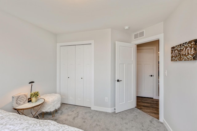 413 Fawn Run, Kenyon, MN 55946 - bedroom featuring carpet flooring, baseboards, and a closet