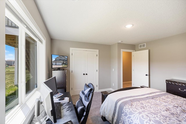 5360 Pine Island Rd, Woodbury, MN 55129 - carpeted bedroom featuring a closet, baseboards, recessed lighting, and a textured ceiling