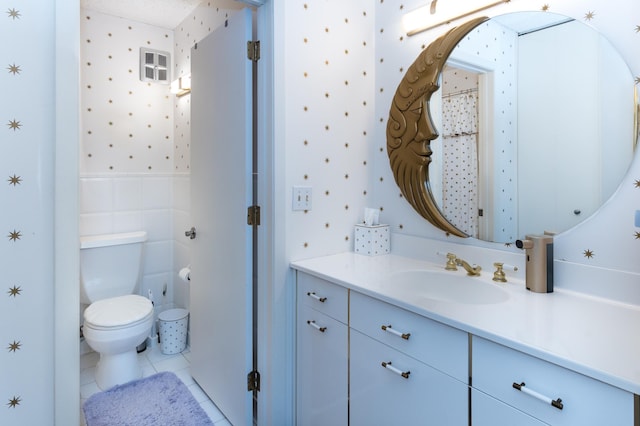 10411 Cedar Lake Rd Unit 301, Minnetonka, MN 55305 - full bath featuring toilet, tile patterned floors, wallpapered walls, and vanity