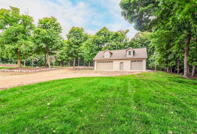 view of front of house featuring a front lawn